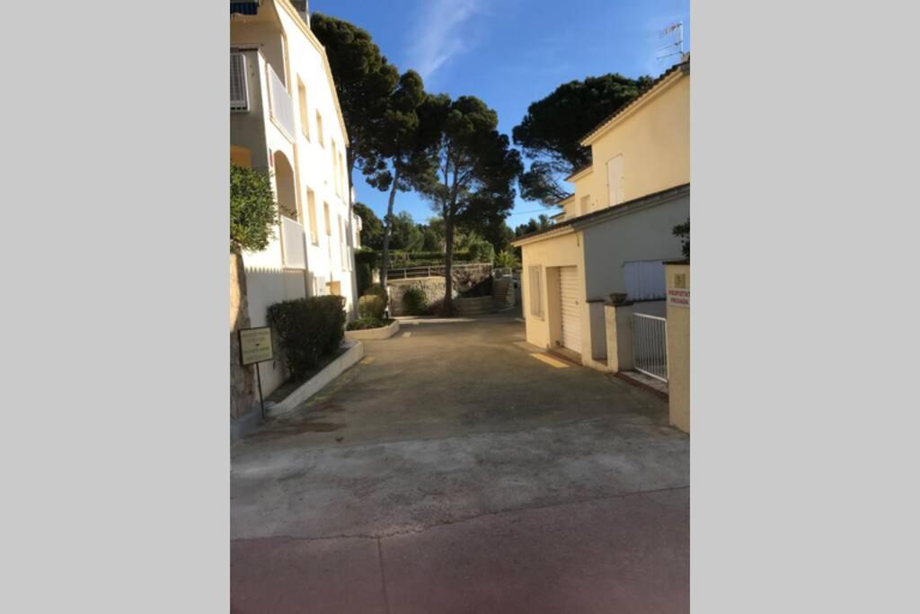 Luxury 4 Bed Apartment On Coastal Footpath At Cap Ras Llança 외부 사진