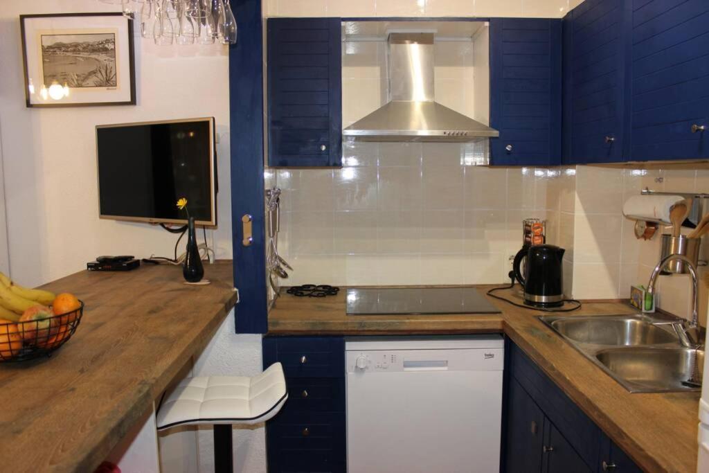 Luxury 4 Bed Apartment On Coastal Footpath At Cap Ras Llança 외부 사진