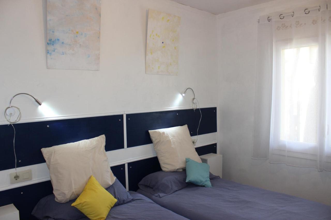 Luxury 4 Bed Apartment On Coastal Footpath At Cap Ras Llança 외부 사진