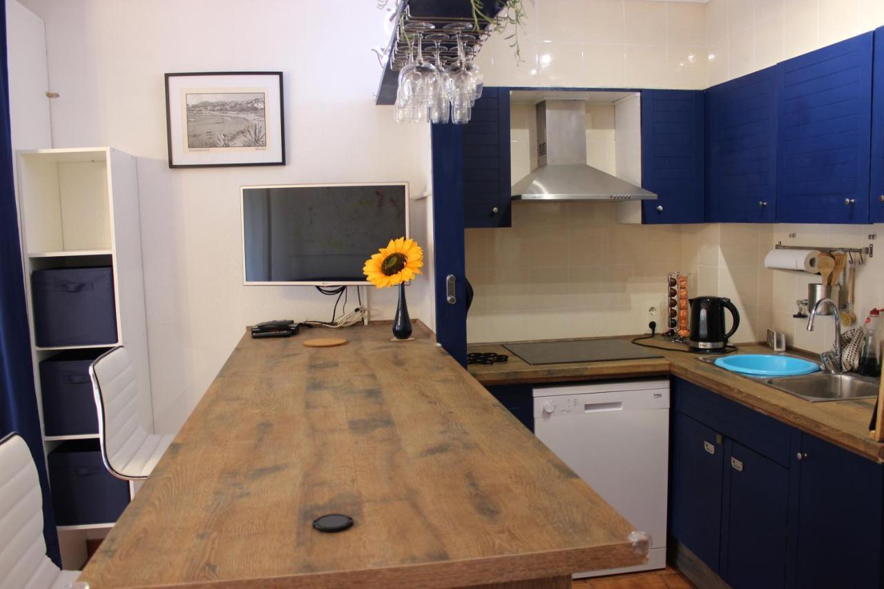 Luxury 4 Bed Apartment On Coastal Footpath At Cap Ras Llança 외부 사진
